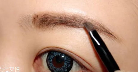 眉膏和眉粉有什么區(qū)別？眉粉只能上色