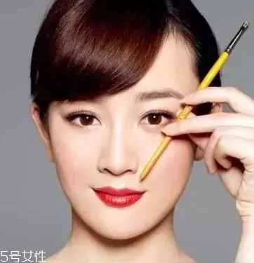 怎么化標(biāo)準(zhǔn)眉？三點(diǎn)法打造親和眉形
