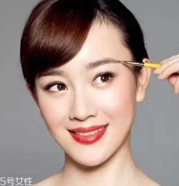 怎么化標(biāo)準(zhǔn)眉？三點(diǎn)法打造親和眉形