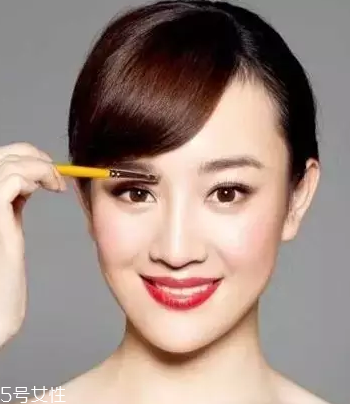 怎么化標(biāo)準(zhǔn)眉？三點(diǎn)法打造親和眉形