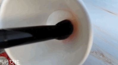 曼丹保濕卸妝水怎么樣？防水口紅卸不掉