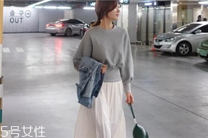 衛(wèi)衣搭配長(zhǎng)裙好看嗎？早春凹足造型感