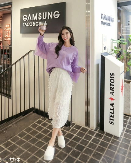 紫色衛(wèi)衣怎么搭配？流行色助你成為時(shí)尚女王