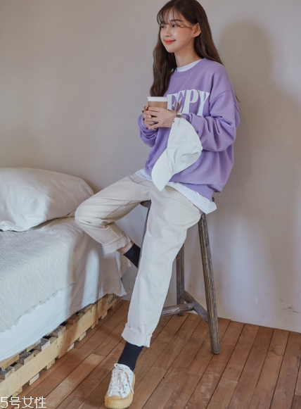 紫色衛(wèi)衣怎么搭配？流行色助你成為時(shí)尚女王