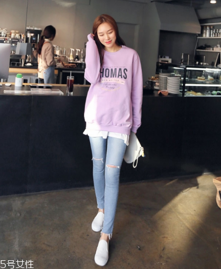 紫色衛(wèi)衣怎么搭配？流行色助你成為時(shí)尚女王