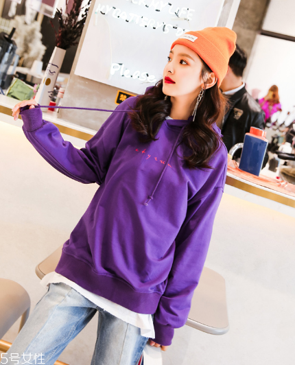 紫色衛(wèi)衣怎么搭配？流行色助你成為時(shí)尚女王