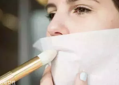 定妝粉用刷子好還是用粉撲好？新手用粉撲