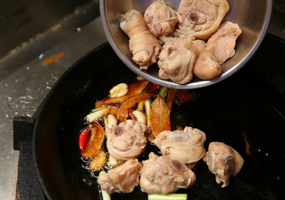 三杯雞的做法哪三杯 三杯雞的三杯是什么意思 三杯雞的做法哪三杯 三杯雞的三杯是什么意思