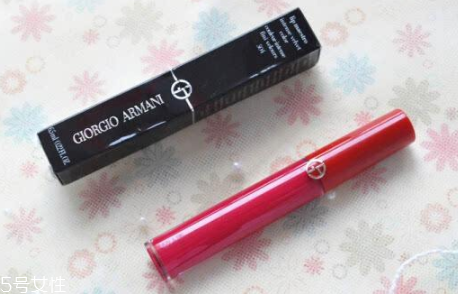 唇彩有點干了怎么辦？加礦泉水稀釋