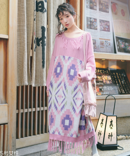 針織連衣裙什么款式好看？搭出時(shí)尚新感覺