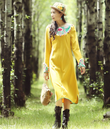 針織連衣裙什么款式好看？搭出時(shí)尚新感覺