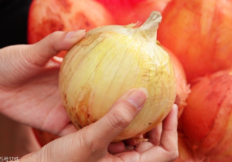 洋蔥怎么保存時(shí)間長(zhǎng) 新鮮洋蔥的保存方法 洋蔥怎么保存時(shí)間長(zhǎng) 新鮮洋蔥的保存方法