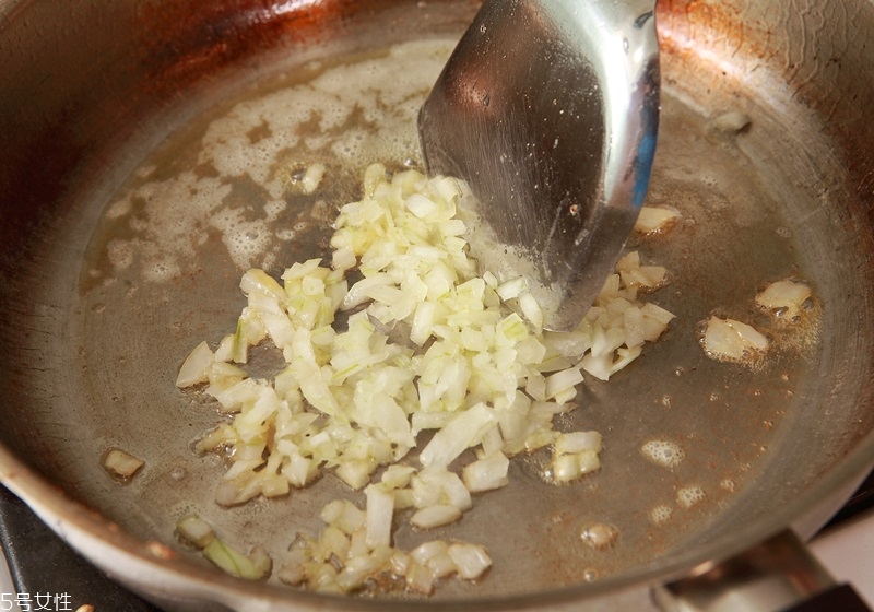 洋蔥怎么保存時(shí)間長(zhǎng) 新鮮洋蔥的保存方法 洋蔥怎么保存時(shí)間長(zhǎng) 新鮮洋蔥的保存方法