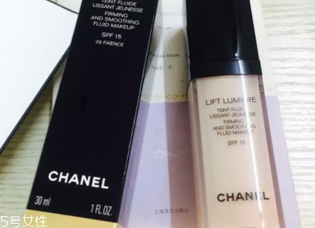香奈兒粉底液哪款好？緊顏煥彩粉底液干皮救星