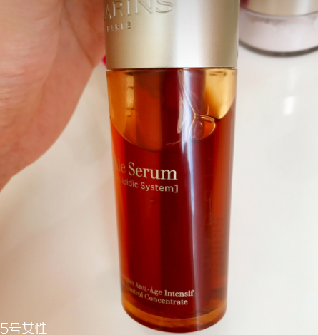 嬌韻詩雙管精華好用嗎？年輕肌膚的日?？寡趸a(chǎn)品