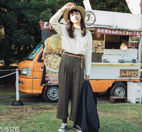 鹽系女生怎樣穿搭？清新無公害的鄰家女孩