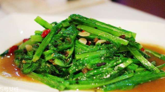 油麥菜怎么涼拌好吃？加點麻醬調(diào)味