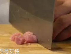 杏鮑菇怎么洗才干凈？鹽水泡泡輕松去污