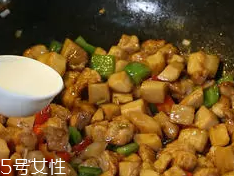 杏鮑菇怎么洗才干凈？鹽水泡泡輕松去污