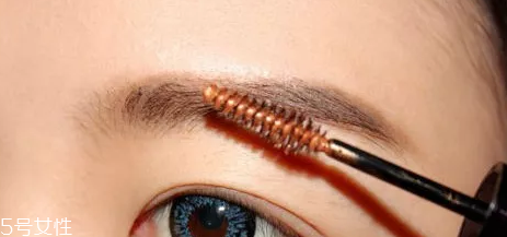 眉膏和眉粉有什么區(qū)別？眉粉只能上色