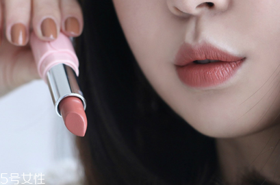 十款熱賣的奶茶色口紅推薦 飲水及飯前應(yīng)抹去口紅 十款熱賣的奶茶色口紅推薦 飲水及飯前應(yīng)抹去口紅