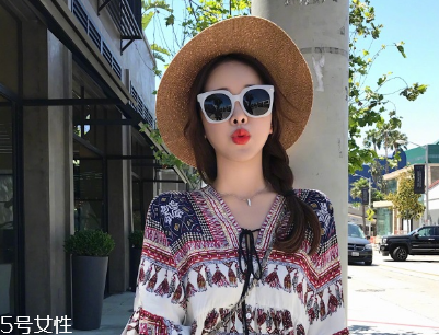 嘴唇厚怎么涂口紅顯薄 口紅的顏色選擇很重要 嘴唇厚怎么涂口紅顯薄 口紅的顏色選擇很重要