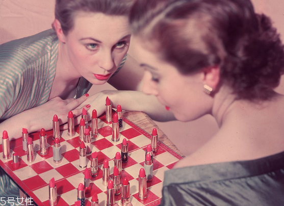 口紅啞光和絲絨的區(qū)別有哪些 這種顏色的口紅最自然 口紅啞光和絲絨的區(qū)別有哪些 這種顏色的口紅最自然