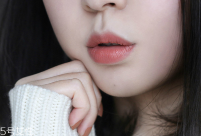 十款熱賣的奶茶色口紅推薦 飲水及飯前應(yīng)抹去口紅 十款熱賣的奶茶色口紅推薦 飲水及飯前應(yīng)抹去口紅
