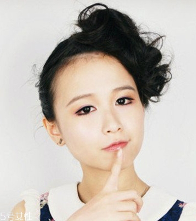 伴娘妝容的畫法教程圖解 持久不脫妝 伴娘妝容的畫法教程圖解 持久不脫妝