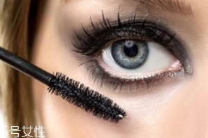 怎么刷睫毛膏才翹才長？8個(gè)步驟刷出動(dòng)人電眼