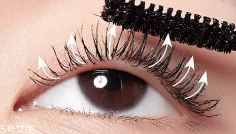怎么刷睫毛膏才翹才長？8個步驟刷出動人電眼