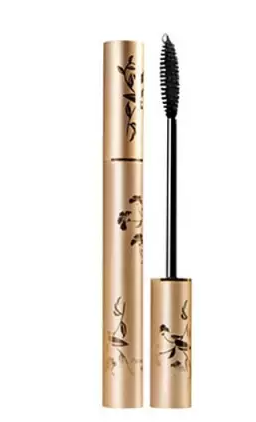 睫毛膏暈染到下眼皮怎么辦？用棉簽蘸取卸妝水擦掉