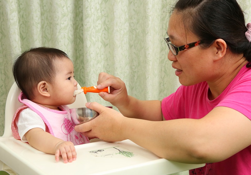 寶寶幾個(gè)月可以添加輔食 4個(gè)月最好 寶寶幾個(gè)月可以添加輔食 4個(gè)月最好