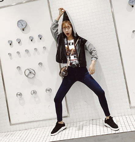 牛仔褲和休閑褲哪個(gè)好看？各有各的特色