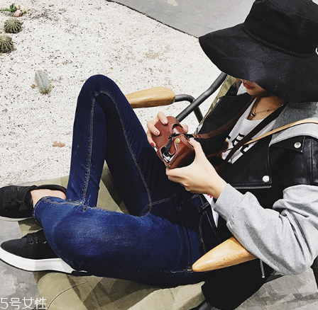 牛仔褲和休閑褲哪個(gè)好看？各有各的特色