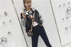 牛仔褲和休閑褲哪個好看？各有各的特色