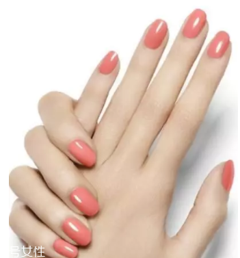 綠色指甲油顯手黑嗎？反光深綠色適合黃皮