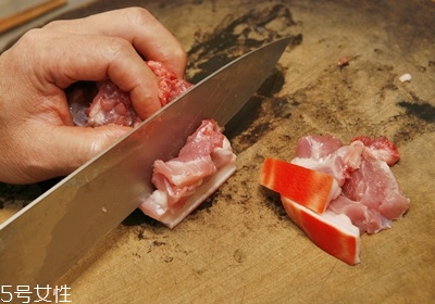 南方粽子和北方粽子的做法和材料 南方粽子和北方粽子的做法和材料