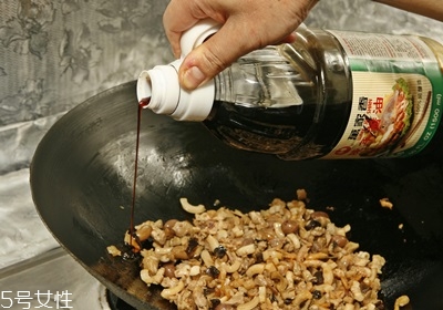 南方粽子和北方粽子的做法和材料 南方粽子和北方粽子的做法和材料