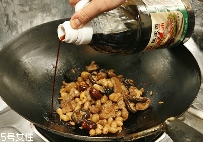 南方粽子和北方粽子的做法和材料 南方粽子和北方粽子的做法和材料