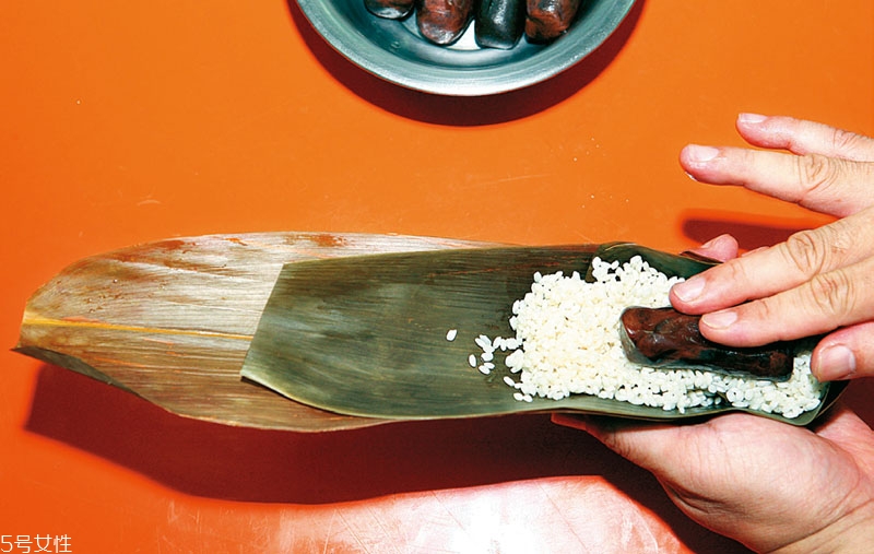 南方粽子和北方粽子的做法和材料 南方粽子和北方粽子的做法和材料