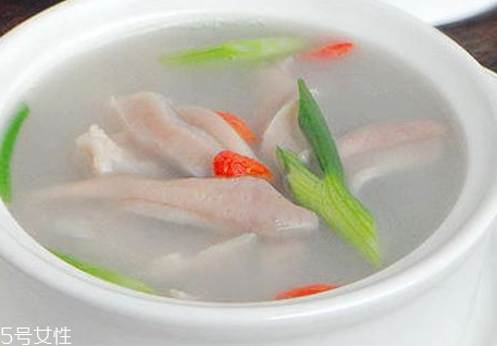 豬肚湯放什么材料 豬肚湯放什么材料