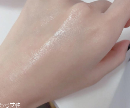 chanel山茶花保濕精華水好用嗎？補水底妝神器