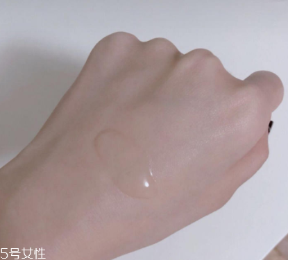 chanel山茶花保濕精華水好用嗎？補水底妝神器