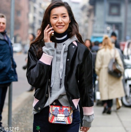 furla包包怎么打開？超百搭的心機(jī)包包