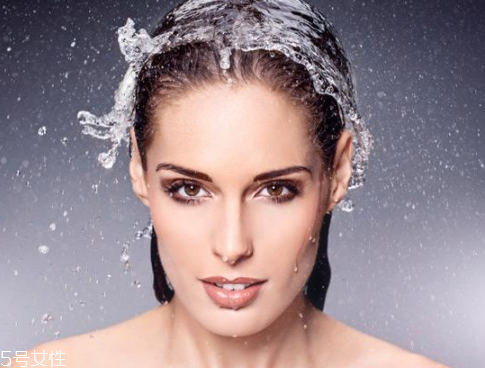 洗發(fā)水能當(dāng)沐浴露用嗎？可以偶爾使用