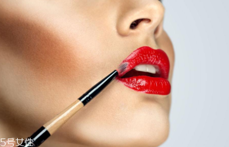 唇彩的保質(zhì)期多長時間？不開封3年