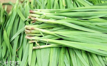 韭菜沒熟吃了會(huì)怎么樣？生韭菜很辛辣