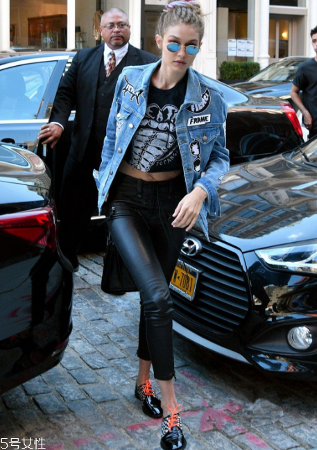 牛仔外套怎么搭配？這樣穿絕對夠靚夠有型