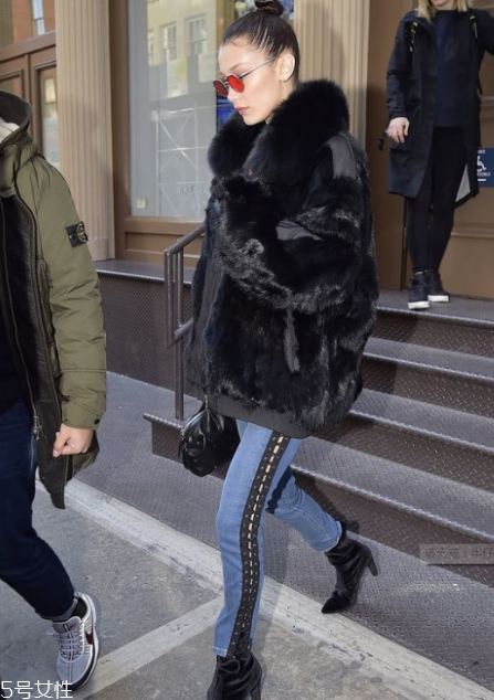 今年流行什么樣的牛仔褲？三大元素一定要有